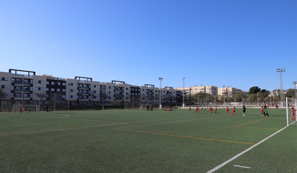 Jerez aprueba la reparación del cerramiento del Polideportivo de La Granja para mejorar su seguridad